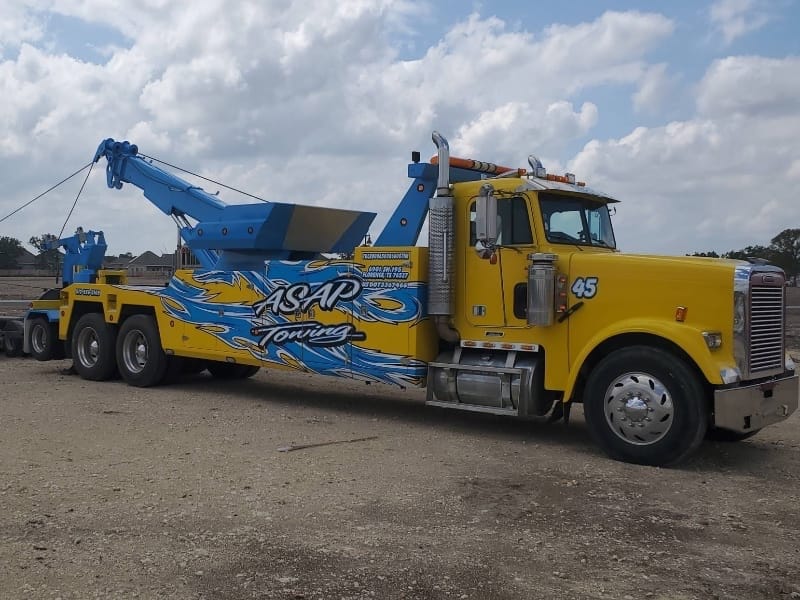 I-35 semi towing